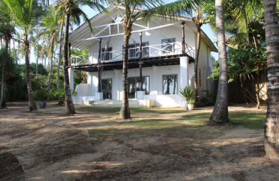 One Bedroom beachfront Cottage for sale 1 Acre