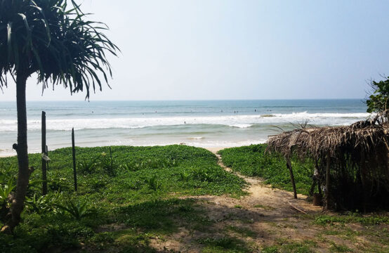 Beachfront Land with 3-Bedroom House for Sale in Meddewatta