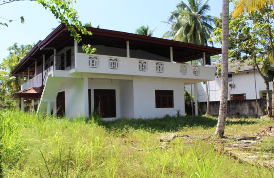 4 Bedroom house for sale on Bentota river