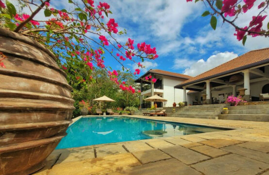 Stunning luxury villa for sale 2 Acres