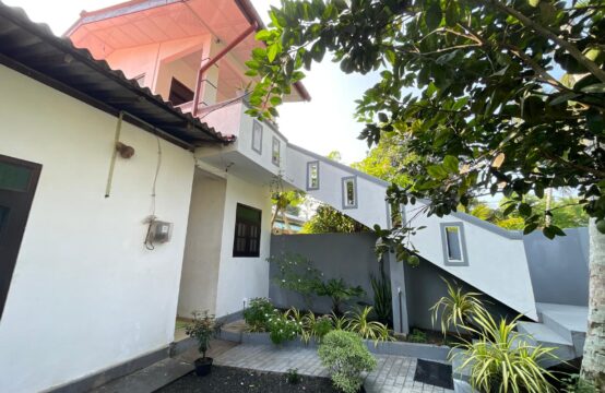 En-Suite Bedroom with Kitchenette for Rent in Hikkaduwa