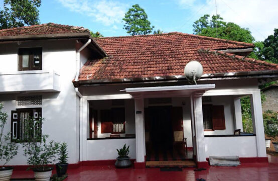 Charming Sri Lankan-Style House for Sale – A Tranquil Retreat Near Hikkaduwa