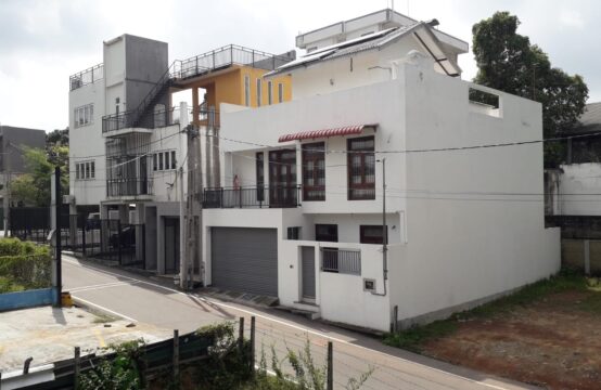 4-Bedroom House for Long-Term Rent or Lease – Prime Location in Nawinna